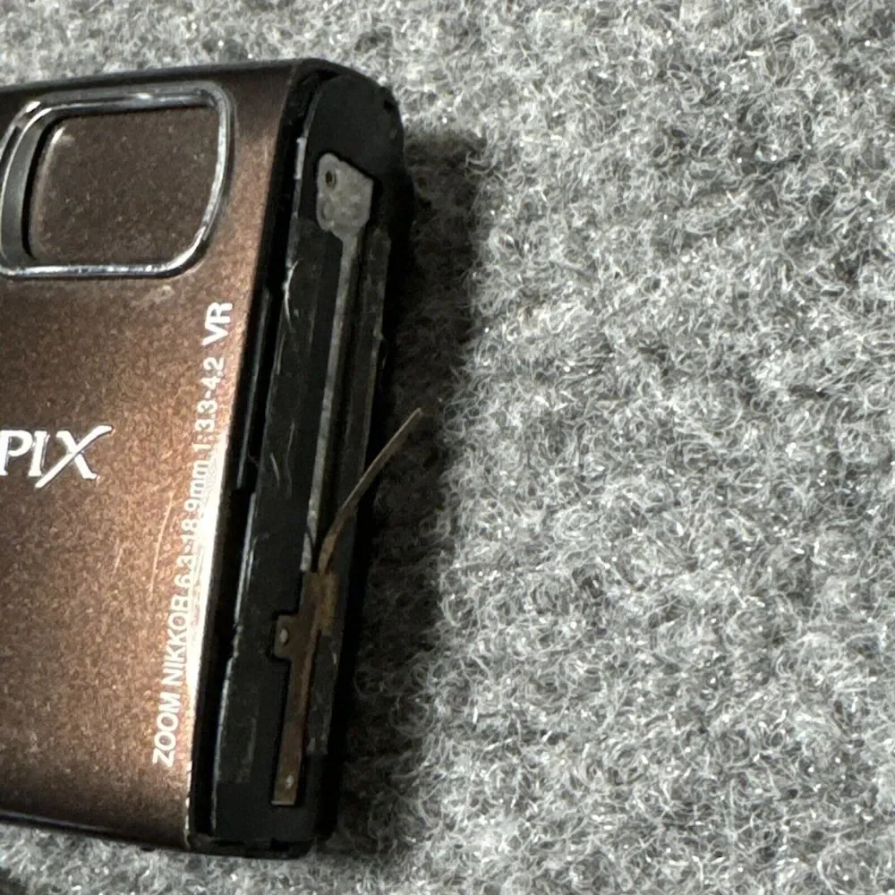 Nikon Coolpix S50 7.2MP Untested Missing One‎ Panel